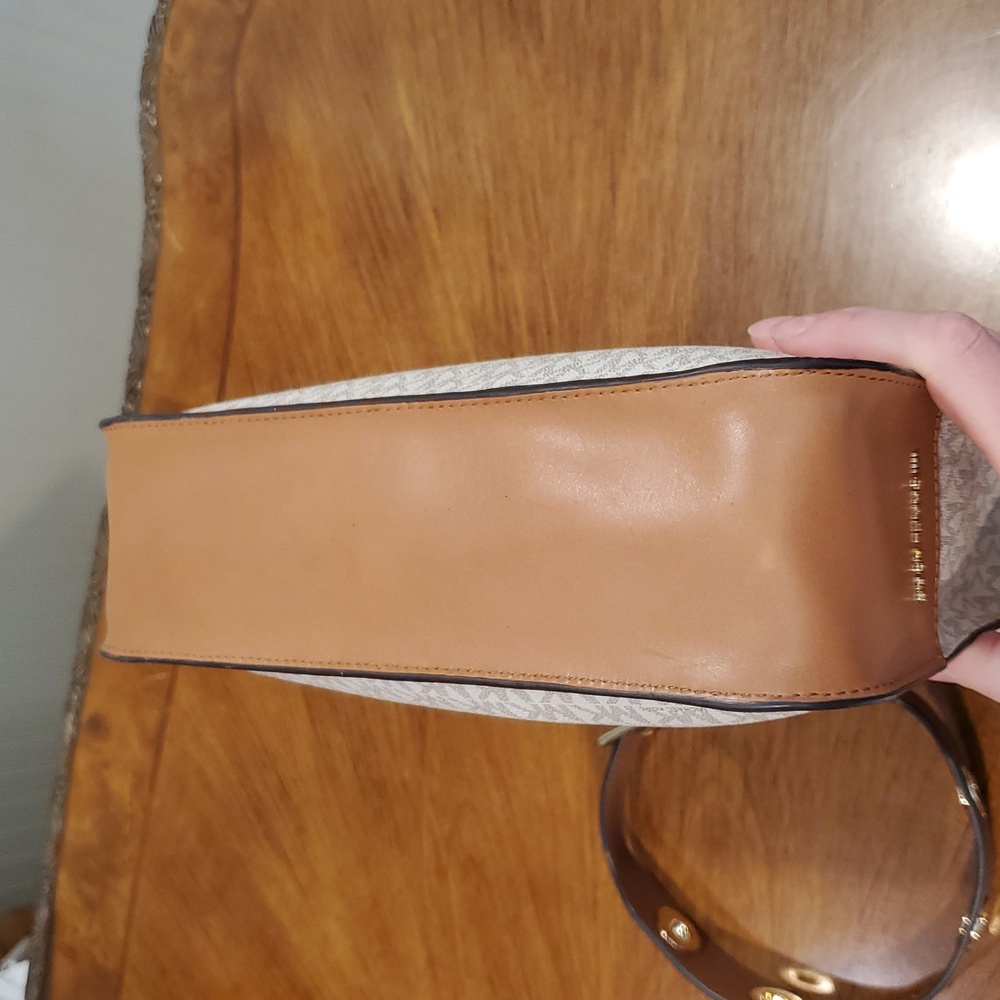 Like NEW Michael Kors Sullivan Messenger Bag Grommet Strap - Picture 7 of 12